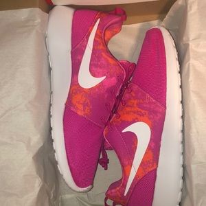 Women’s Nike Pink RosheRun Tennis Shoes